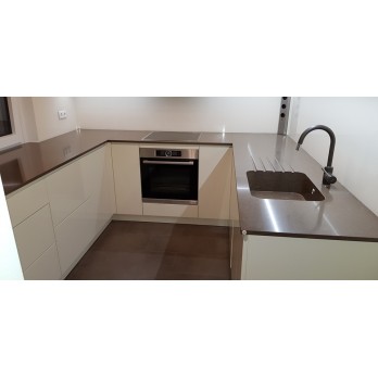 Kuhinja lakirani medijapan Silestone Iron Integrity