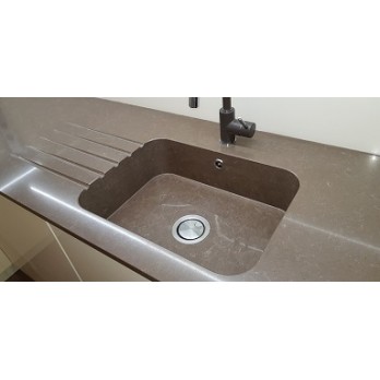 Kuhinja lakirani medijapan Silestone Iron Integrity