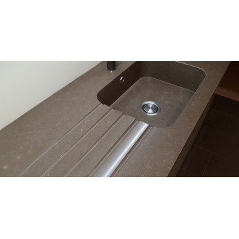 Kuhinja lakirani medijapan Silestone Iron Integrity