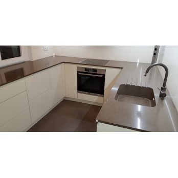 Kuhinja lakirani medijapan Silestone Iron Integrity