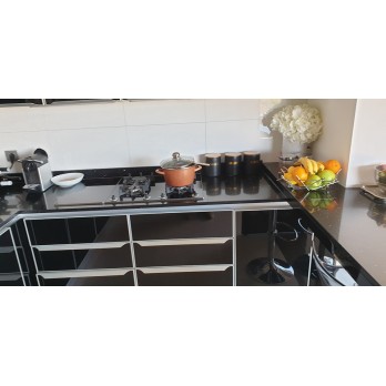 Kuhinjska radna ploča Silestone Negro Stellar