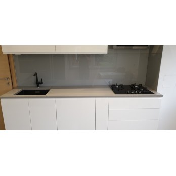 Kuhinja lakirani medijapan mat Silestone Kensho radna ploča