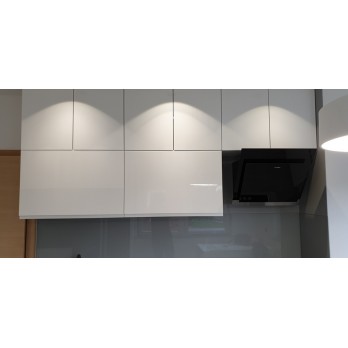 Kuhinja lakirani medijapan mat Silestone Kensho radna ploča