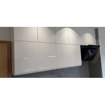 Kuhinja lakirani medijapan mat Silestone Kensho radna ploča