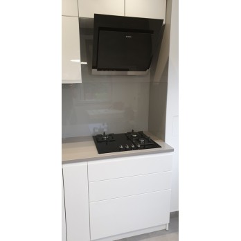 Kuhinja lakirani medijapan mat Silestone Kensho radna ploča