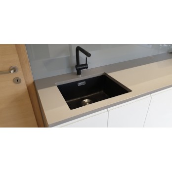 Kuhinja lakirani medijapan mat Silestone Kensho radna ploča