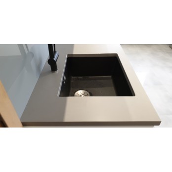 Kuhinja lakirani medijapan mat Silestone Kensho radna ploča